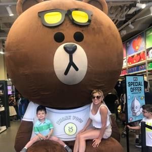 Meet your Posher, Iris